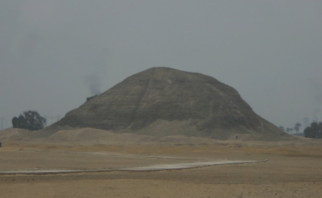 Pyramid-amenemhet-111