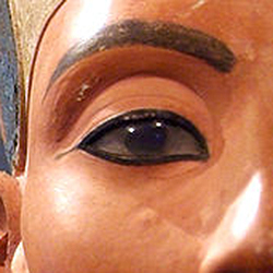 Nefertiti-eye